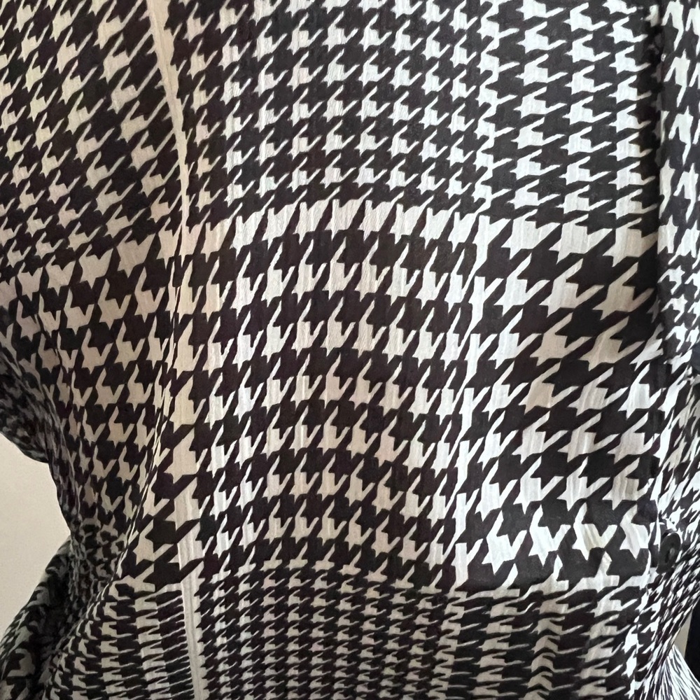 Lulus NWT Patterned Blouse With Tie - image 5